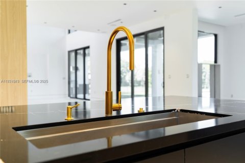 Casa en venta en Davie, Florida, 5 dormitorios, 559.18 m2 № 1983498 - foto 19