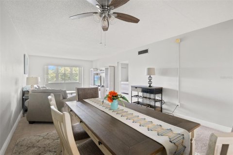 Condo in Saint Petersburg, Florida, 2 bedrooms  № 2379134 - photo 5
