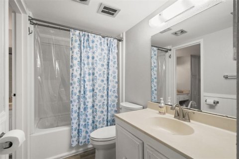 Condo in Saint Petersburg, Florida, 2 bedrooms  № 2379134 - photo 12