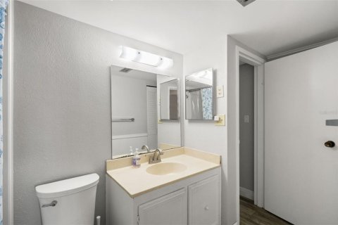 Condo in Saint Petersburg, Florida, 2 bedrooms  № 2379134 - photo 11