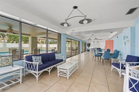 Condo in Saint Petersburg, Florida, 2 bedrooms  № 2379134 - photo 20