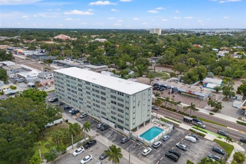 Condo in Saint Petersburg, Florida, 2 bedrooms  № 2379134 - photo 27