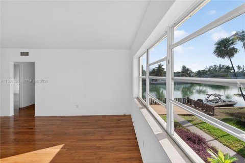 Apartment in Miami Beach, Florida 2 bedrooms № 1989286 - photo 1