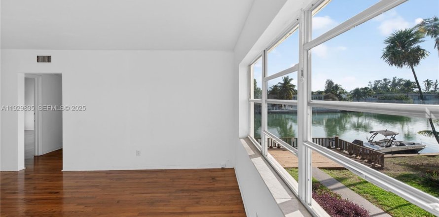 Apartment in Miami Beach, Florida 2 bedrooms № 1989286