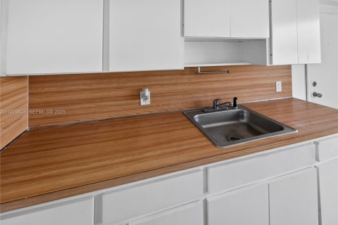 Apartment in Miami Beach, Florida 2 bedrooms № 1989286 - photo 30