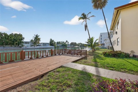 Apartment in Miami Beach, Florida 2 bedrooms № 1989286 - photo 4