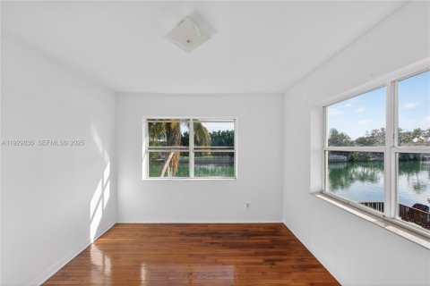 Apartment in Miami Beach, Florida 2 bedrooms № 1989286 - photo 12