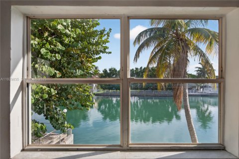 Apartment in Miami Beach, Florida 2 bedrooms № 1989286 - photo 16