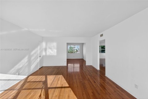 Apartment in Miami Beach, Florida 2 bedrooms № 1989286 - photo 8