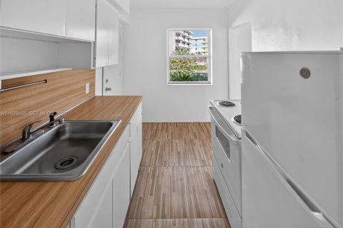 Apartment in Miami Beach, Florida 2 bedrooms № 1989286 - photo 5