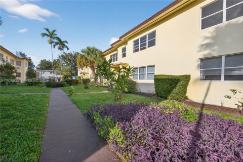 Apartment in Miami Beach, Florida 2 bedrooms № 1989286 - photo 22