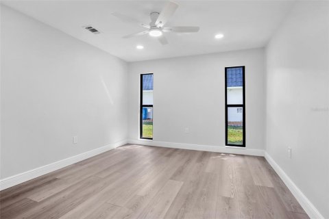 House in Englewood, Florida 3 bedrooms, 183.2 sq.m. № 2421902 - photo 23