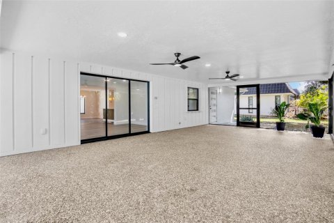 House in Englewood, Florida 3 bedrooms, 183.2 sq.m. № 2421902 - photo 27