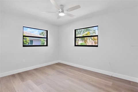 House in Englewood, Florida 3 bedrooms, 183.2 sq.m. № 2421902 - photo 21