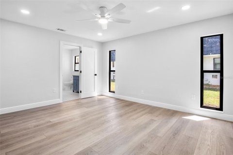 House in Englewood, Florida 3 bedrooms, 183.2 sq.m. № 2421902 - photo 15