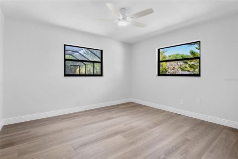 House in Englewood, Florida 3 bedrooms, 183.2 sq.m. № 2421902 - photo 18