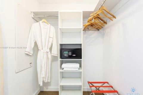 Купить кондоминиум в Халландейл-Бич, Флорида 2 спальни, 96.34м2, № 2054848 - фото 15