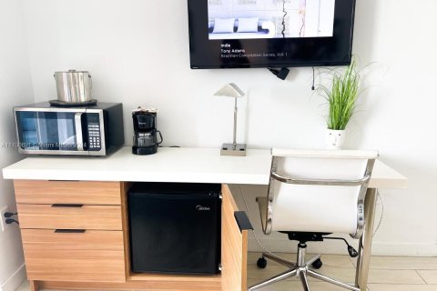 Купить кондоминиум в Халландейл-Бич, Флорида 2 спальни, 96.34м2, № 2054848 - фото 18