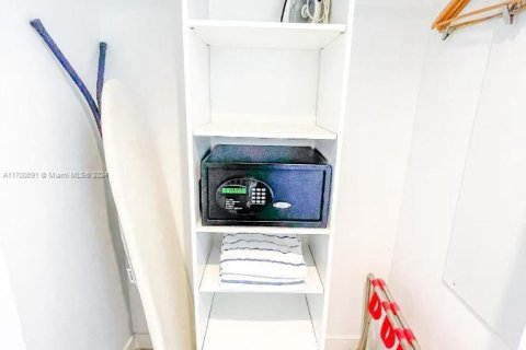 Купить кондоминиум в Халландейл-Бич, Флорида 2 спальни, 96.34м2, № 2054848 - фото 21