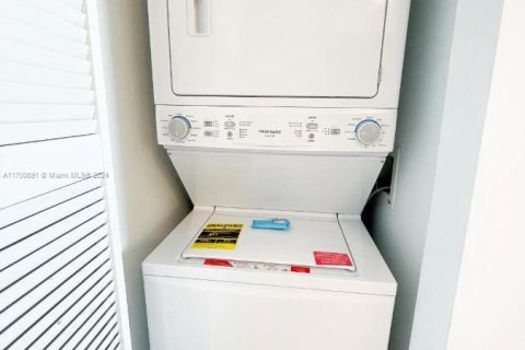 Купить кондоминиум в Халландейл-Бич, Флорида 2 спальни, 96.34м2, № 2054848 - фото 20