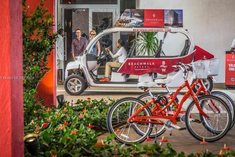 Купить кондоминиум в Халландейл-Бич, Флорида 2 спальни, 96.34м2, № 2054848 - фото 3