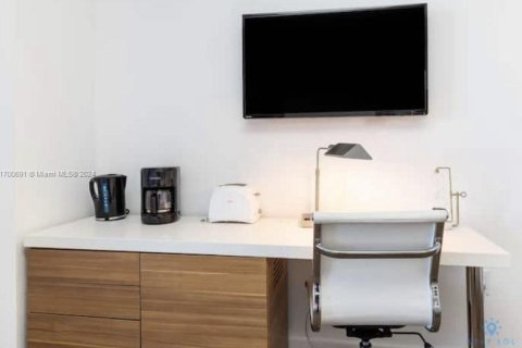 Купить кондоминиум в Халландейл-Бич, Флорида 2 спальни, 96.34м2, № 2054848 - фото 16