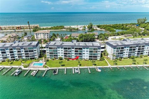 Condo in Sarasota, Florida, 2 bedrooms № 2334261 - photo 2