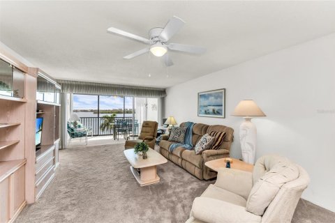 Condo in Sarasota, Florida, 2 bedrooms № 2334261 - photo 9