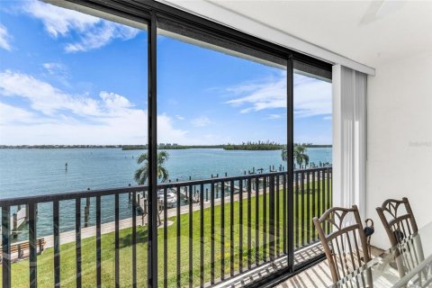 Condo in Sarasota, Florida, 2 bedrooms № 2334261 - photo 18