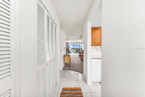 Condo in Sarasota, Florida, 2 bedrooms № 2334261 - photo 5