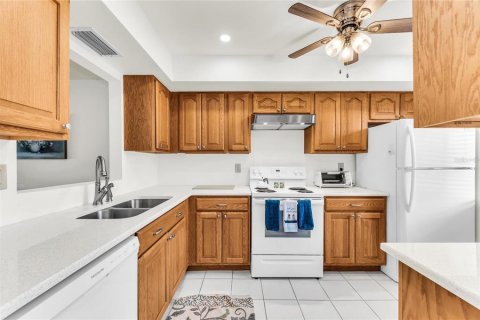 Condo in Sarasota, Florida, 2 bedrooms № 2334261 - photo 12