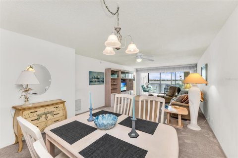 Condo in Sarasota, Florida, 2 bedrooms № 2334261 - photo 8