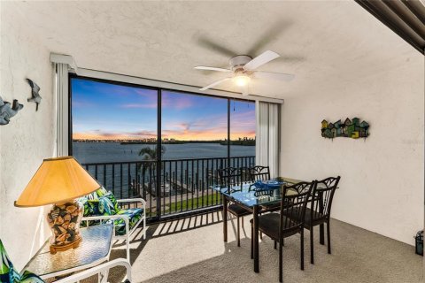 Condo in Sarasota, Florida, 2 bedrooms № 2334261 - photo 16