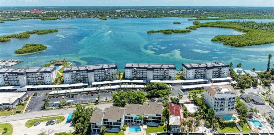 Condo in Sarasota, Florida, 2 bedrooms № 2334261