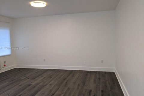 Condo in North Miami, Florida, 1 bedroom  № 2046471 - photo 6