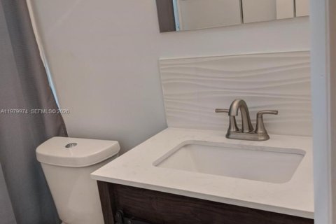 Condo in North Miami, Florida, 1 bedroom  № 2046471 - photo 11
