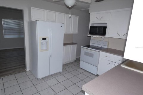 Casa en alquiler en Saint Petersburg, Florida, 3 dormitorios, 143.91 m2 № 1879994 - foto 5