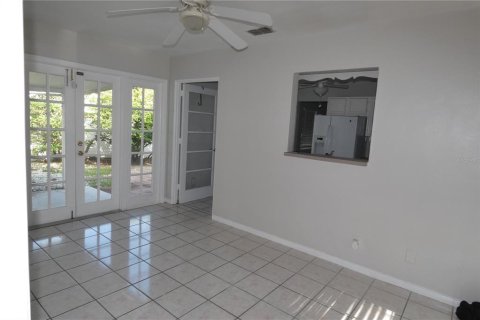 Casa en alquiler en Saint Petersburg, Florida, 3 dormitorios, 143.91 m2 № 1879994 - foto 4