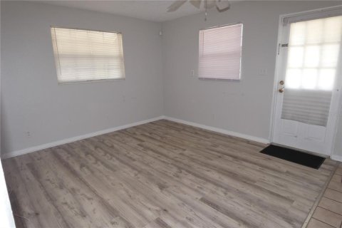 Casa en alquiler en Saint Petersburg, Florida, 3 dormitorios, 143.91 m2 № 1879994 - foto 13