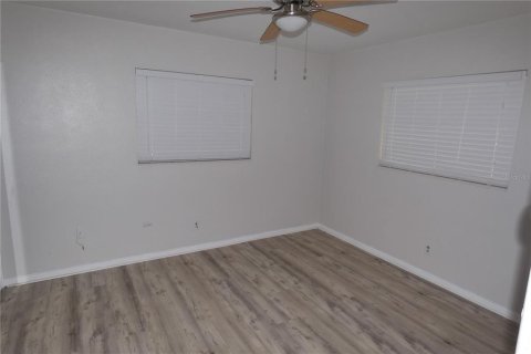 Casa en alquiler en Saint Petersburg, Florida, 3 dormitorios, 143.91 m2 № 1879994 - foto 10