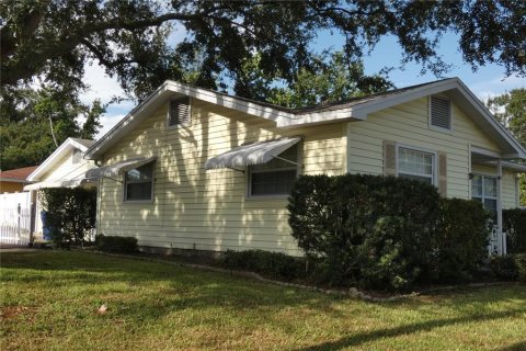 Casa en alquiler en Saint Petersburg, Florida, 3 dormitorios, 143.91 m2 № 1879994 - foto 2