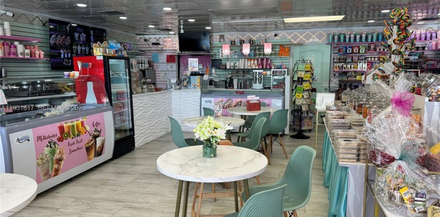 Коммерческая недвижимость в Дания-Бич, Флорида № 2034617