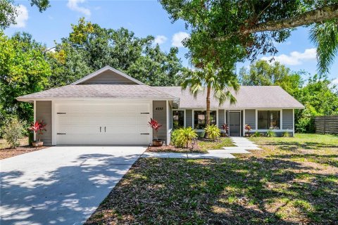 House in Sarasota, Florida 3 bedrooms, 152.64 sq.m. № 1757392 - photo 2