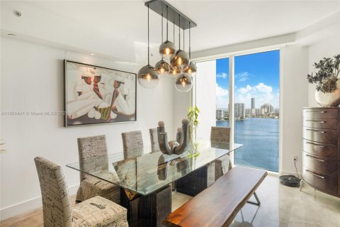 Condominio en venta en Aventura, Florida, 3 dormitorios, 286.32 m2 № 1790360 - foto 6