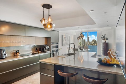 Condominio en venta en Aventura, Florida, 3 dormitorios, 286.32 m2 № 1790360 - foto 8