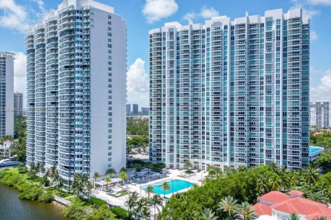 Condominio en venta en Aventura, Florida, 3 dormitorios, 286.32 m2 № 1790360 - foto 28