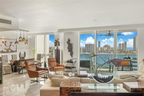 Condominio en venta en Aventura, Florida, 3 dormitorios, 286.32 m2 № 1790360 - foto 3