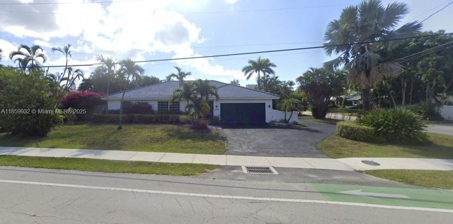 House in Fort Lauderdale, Florida 4 bedrooms, 228.54 sq.m. № 1888295