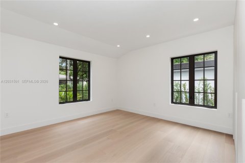 House in Coral Gables, Florida 3 bedrooms, 144.46 sq.m. № 2083604 - photo 21