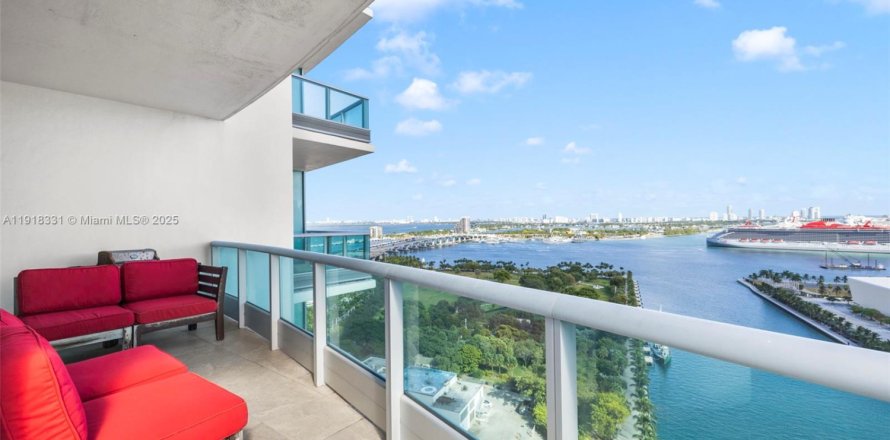 Condo à Miami, Floride, 3 chambres  № 1974430